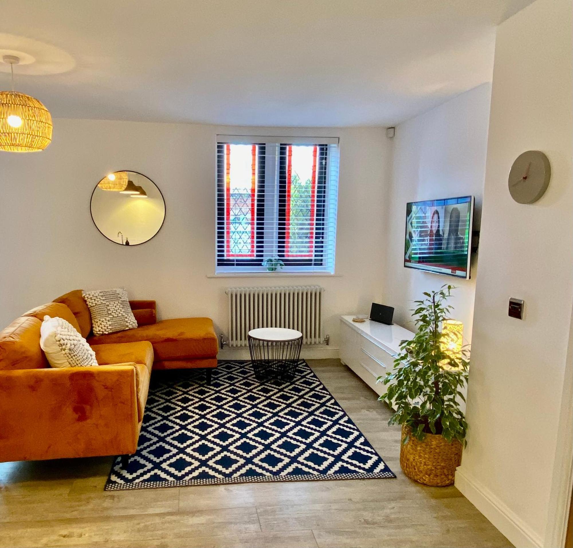 Boutique Chapel Apartment Within City Walls Τσέστερ Εξωτερικό φωτογραφία