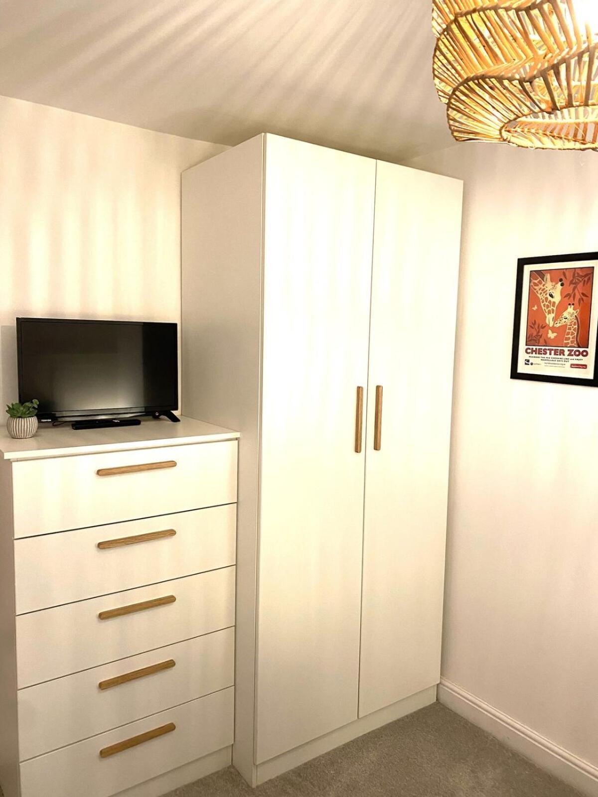Boutique Chapel Apartment Within City Walls Τσέστερ Εξωτερικό φωτογραφία