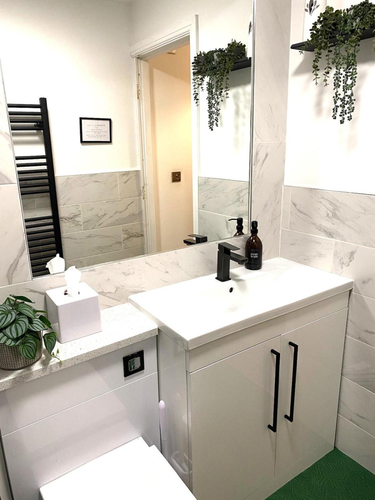 Boutique Chapel Apartment Within City Walls Τσέστερ Εξωτερικό φωτογραφία