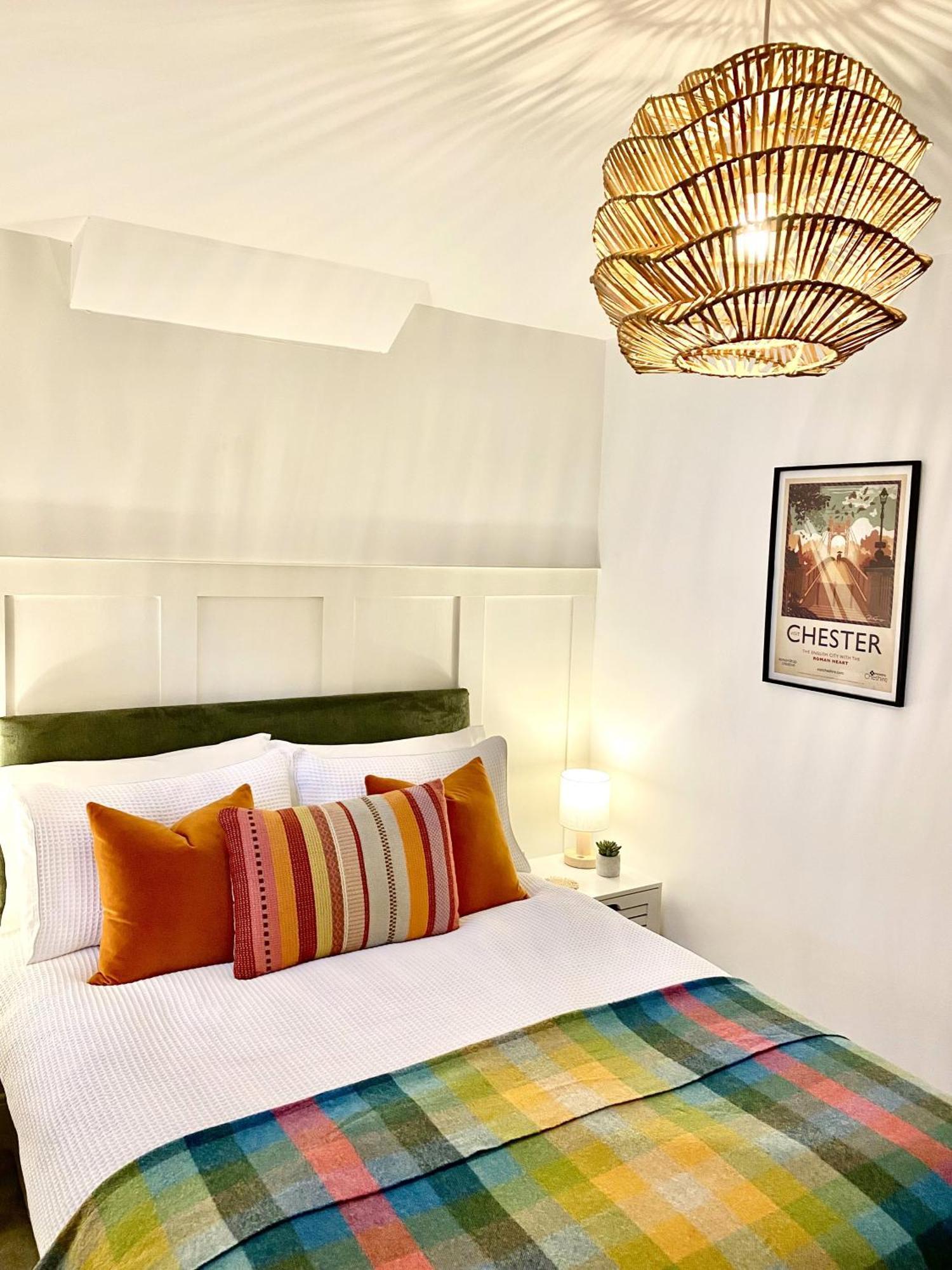 Boutique Chapel Apartment Within City Walls Τσέστερ Εξωτερικό φωτογραφία