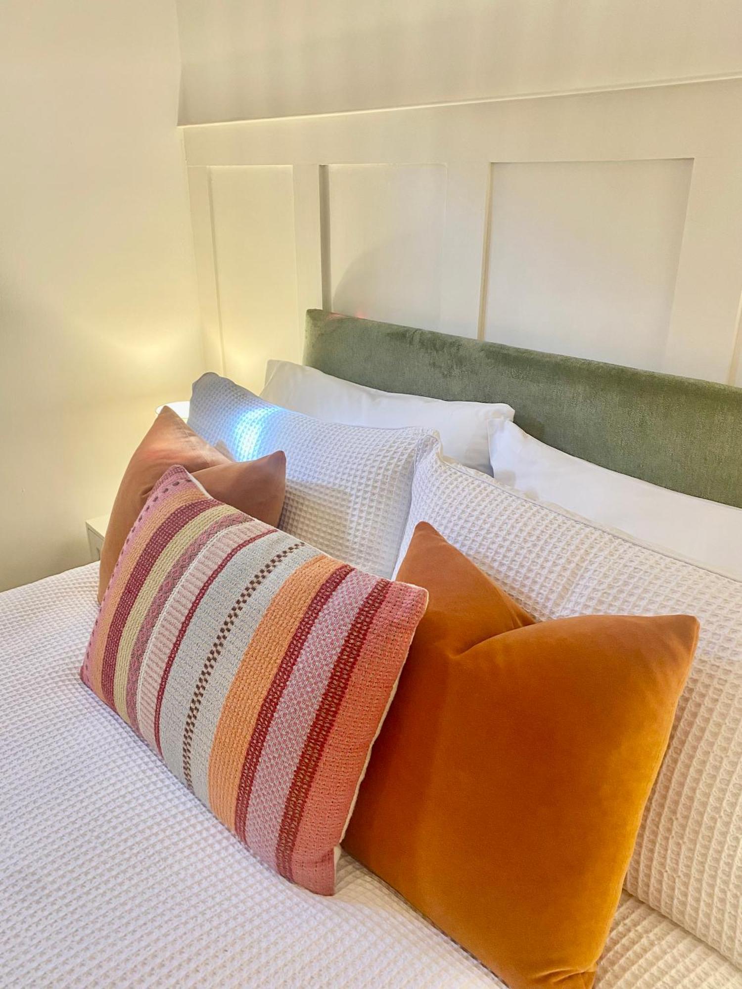 Boutique Chapel Apartment Within City Walls Τσέστερ Εξωτερικό φωτογραφία